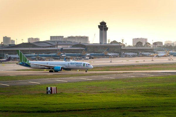 Quels sont les critères pour une location de vacances en bord de mer en Grèce avec des séances de yoga au lever du soleil?