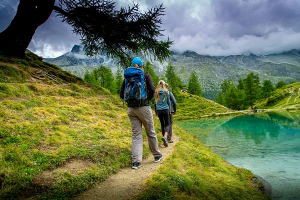 Comment planifier une randonnée sur le sentier côtier du Pembrokeshire, Pays de Galles : itinéraires et conseils ?