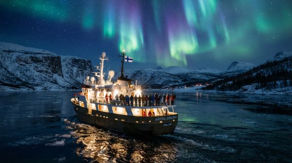 Quelles croisières offrent des expéditions pour observer les aurores boréales en Finlande?