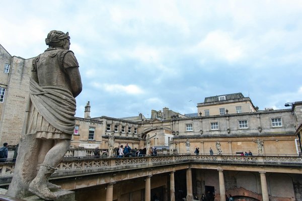 Comment organiser une visite des thermes romains de Bath, Angleterre?